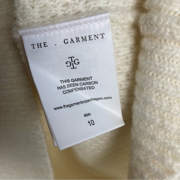 The Garment Verbier V-Neck Vest - Picture 4 of 6